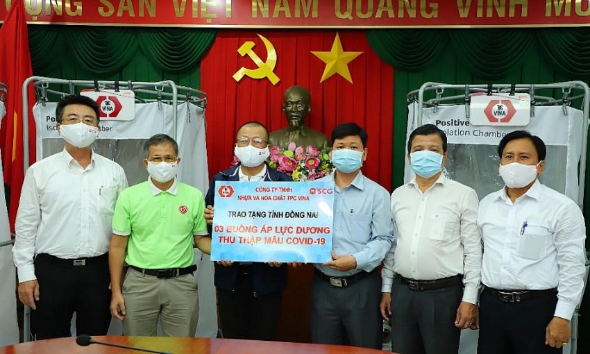 TPC VINA donates positive pressure isolation chambers by SCG to Dong Nai