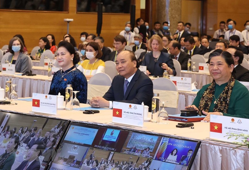 National Assembly Chairwoman Nguyen Thi Kim Ngan, Chairwoman of AIPA- 41, Prime Minister Nguyen Xuan Phuc, Chairman of ASEAN 2020, Standing Vice Chairwoman of the National Assembly Tong Thi Phong, Head of the Vietnam National Assembly delegation to AIPA-41 and other delegates attend the Opening Ceremony.