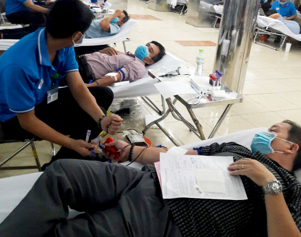 Một số người tham gia hiến máu trong Ngày hội tình nguyện hiến máu tại Đồng Nai
