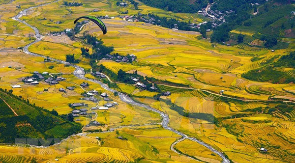 Lim Mong and Lim Thai Villages of Cao Pha Commune attract tourists by impressive landsacpes.