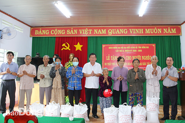 Presenting 300 gifts for poor people