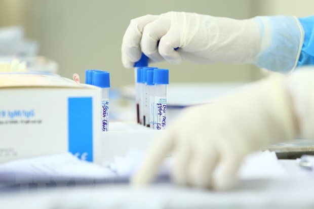 Blood samples collected to test for COVID-19 (Photo: VNA)