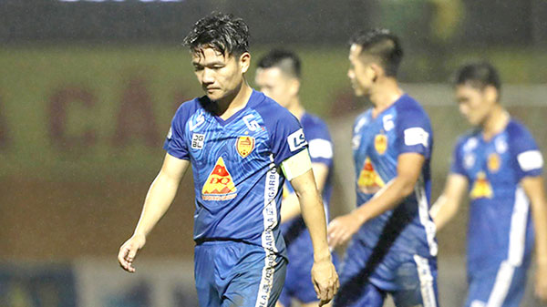 Sau 7 năm lên V.League, Thanh Trung và Quảng Nam ngậm ngùi trở lại hạng Nhất