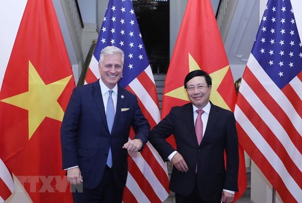 Deputy Prime Minister and Foreign Minister Pham Binh Minh (R) and US National Security Advisor Robert O’Brien (Photo: VNA)