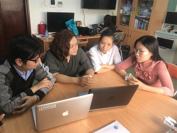 Dr Ha Thi Thanh Huong (right) guides her students' research activities at the School of Biomedical Engineering under the International University.