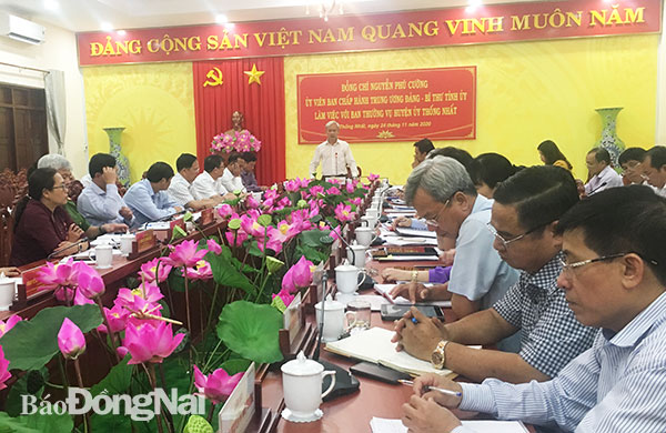 Bí thư Tỉnh ủy Nguyễn Phú Cường phát biểu chỉ đạo tại buổi làm việc