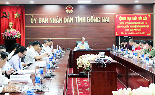 Chủ tịch UBND tỉnh Cao Tiến Dũng tham dự hội nghị tại điểm cầu Đồng Nai
