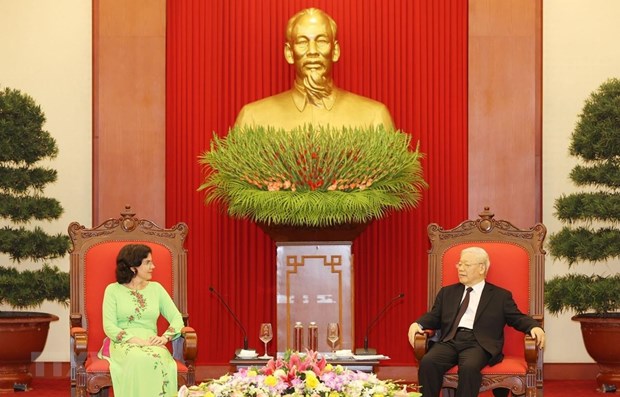 Party General Secretary and State President Nguyen Phu Trong (R) receives outgoing Cuban Ambassador to Vietnam Lianys Torres Rivera.