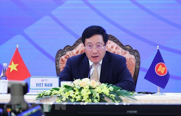 Deputy Prime Minister and Foreign Minister Pham Binh Minh at the meeting.