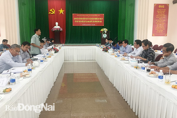 Đoàn kiểm tra làm việc tại Đảng ủy Tổng công ty cao su Đồng Nai.