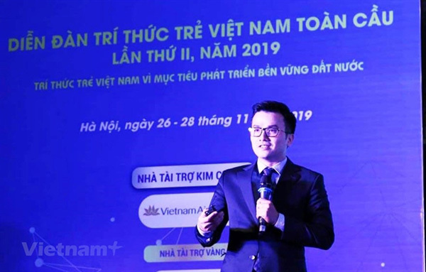 Associate Professor Tran Xuan Bach at the Global Young Vietnamese Intellectuals Forum in 2019