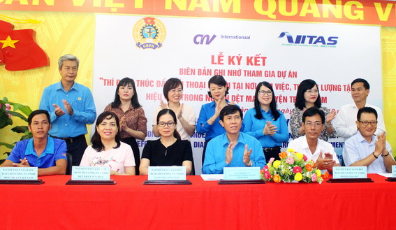 Ký kết biên bản ghi nhớ thỏa ước tập thể nhóm doanh nghiệp ngành dệt may