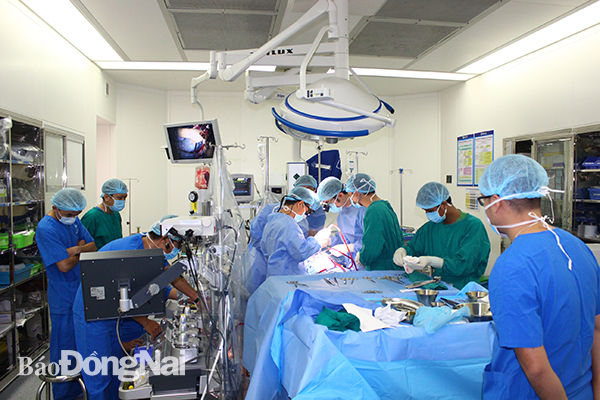 Một ca phẫu thuật tim hở được thực hiện tại Bệnh viện Đa khoa Đồng Nai.