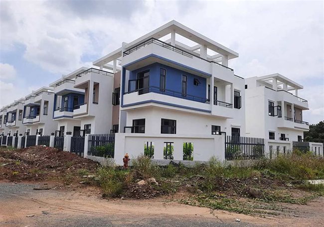 Some 500 houses are built at the Tan Thinh residential area project. The government of Dong Nai Province on December 22 imposed an administrative fine on LDG Investment JSC for its illegal construction of some 500 houses – PHOTO: TNO