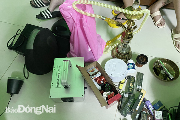 Triệt phá cơ sở sản xuất giấy tờ giả, thu hơn 700 mẫu con dấu