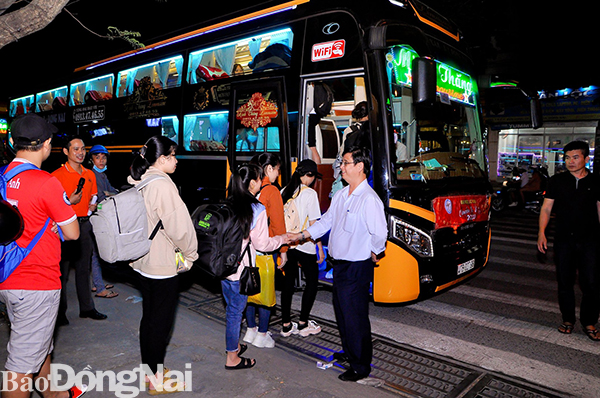 820 sinh viên được tặng vé xe tết