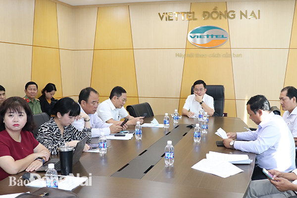 Phó giám đốc Sở Y tế Lê Quang Trung chủ trì hội nghị trực tuyến tại điểm cầu Đồng Nai.