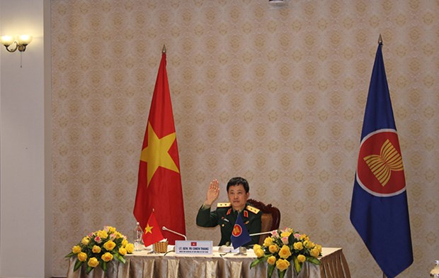 Lieut. Gen Vu Chien Thang at the meeting.