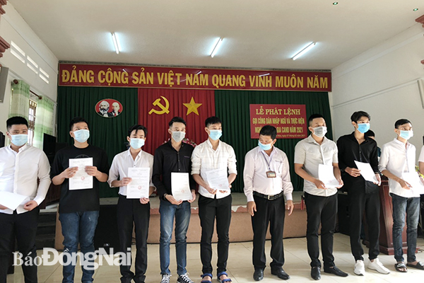 Hội đồng NVQS các phường, xã tại TP.Long Khánh phát lệnh nhập ngũ cho thanh niên
