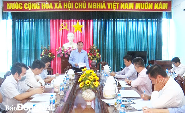 Phó Chủ tịch UBND tỉnh Võ Tấn Đức phát biểu chỉ đạo tại cuộc họp