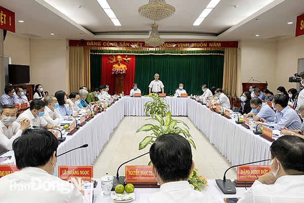 Đồng chí Nguyễn Phú Cường phát biểu tại hội nghị