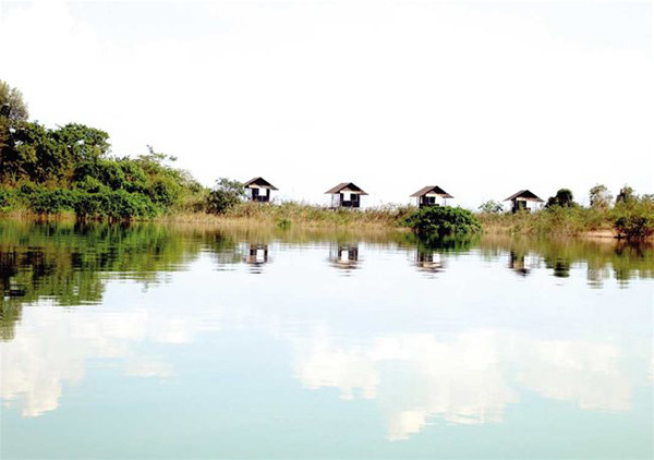 Some bungalows on Robincao's islets.