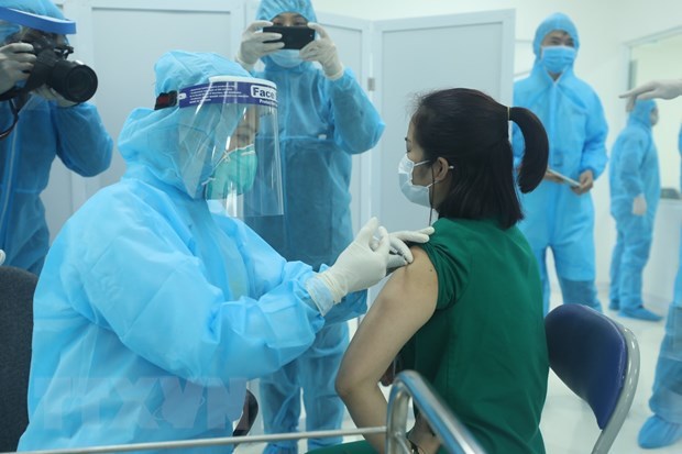 Vietnam launches its COVID-19 inoculation drive on March 8 morning. (Photo: VNA)