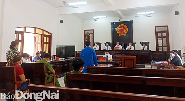 Cha ruột hiếp dâm con, lãnh án chung thân