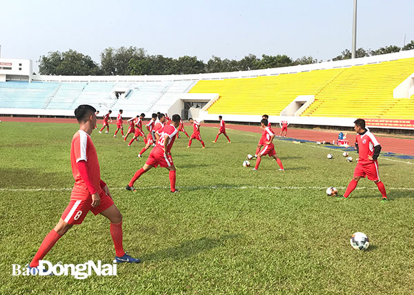 Các cầu thủ Đồng Nai tập luyện tại Sân vận động Đồng Nai
