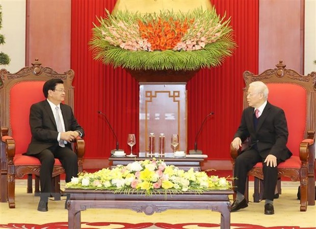 Party General Secretary and State President Nguyen Phu Trong (R) receives Lao Party General Secretary and Prime Minister Thongloun Sisoulith on December 2020 in Hanoi