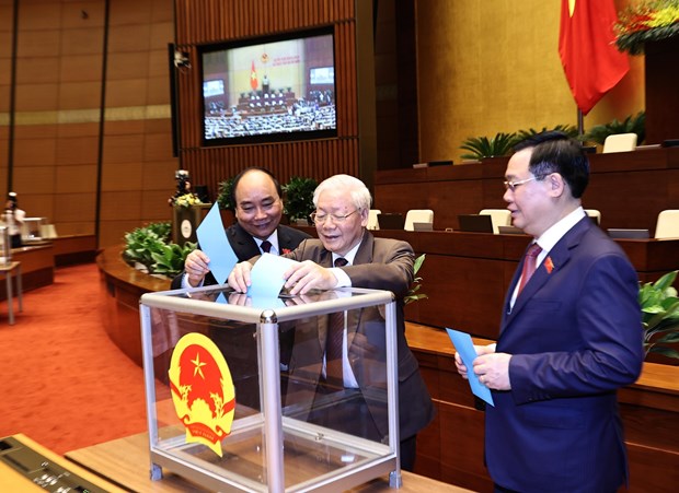 Vietnamese leaders cast ballot to vote on the relief of Nguyen Xuan Phuc (first, left) from the Prime Minister position on April 2 morning.