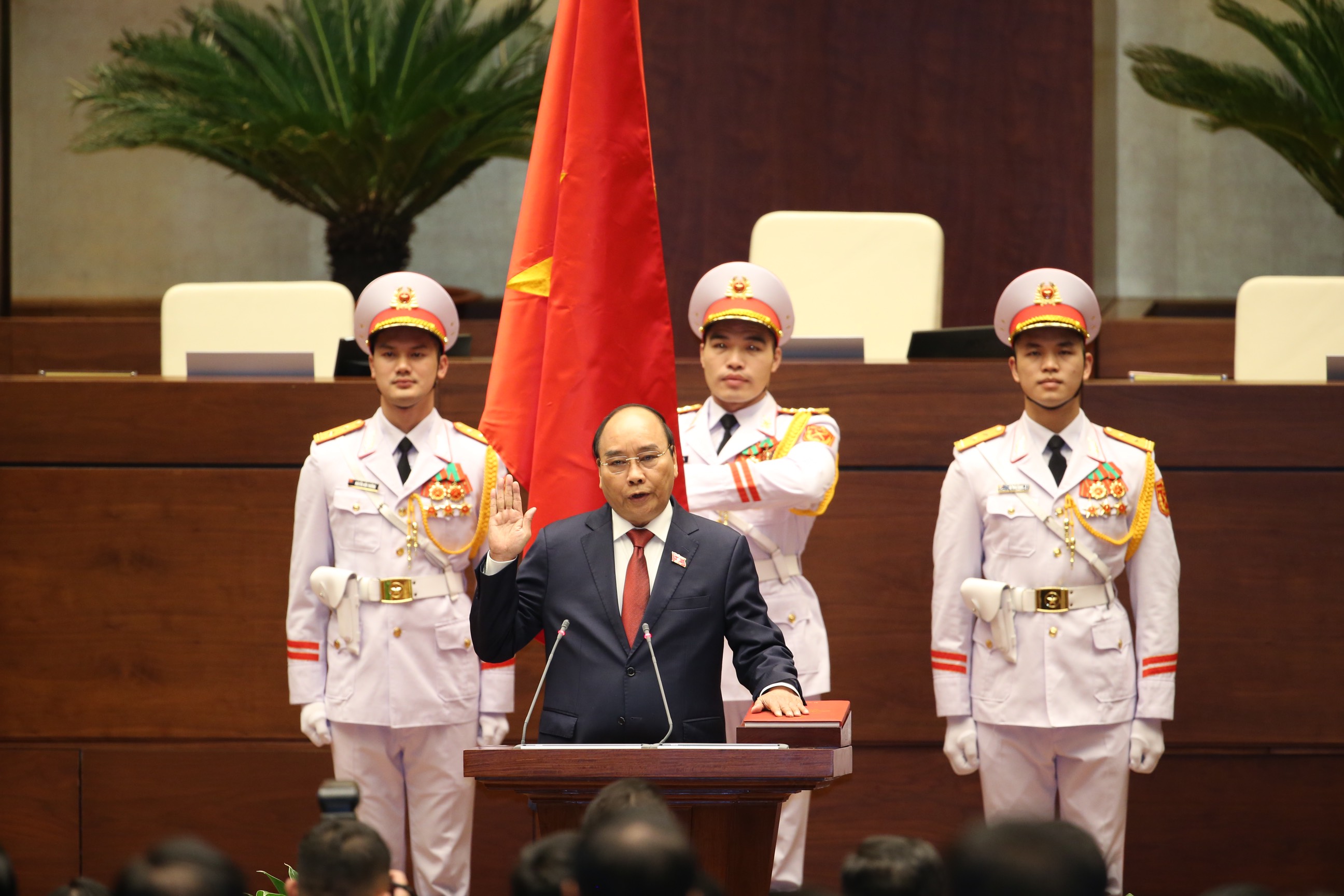 Tân Chủ tịch nước Nguyễn Xuân Phúc tuyên thệ - Ảnh: VGP/Nhật Bắc