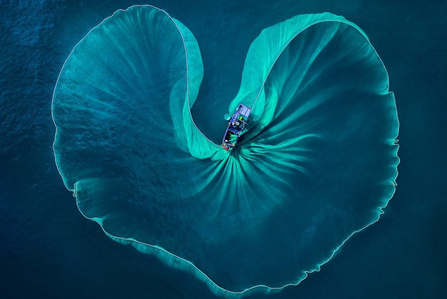 The photo "Heart of the sea” by Nguyen Phuoc Hoai.