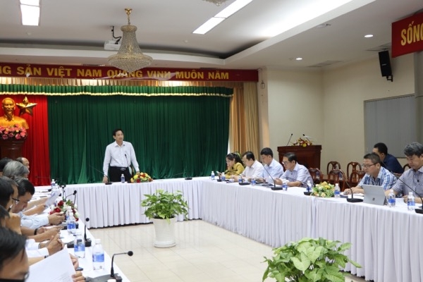Phó chủ tịch UBND tỉnh Võ Văn Phi phát biểu chỉ đạo tại buổi họp