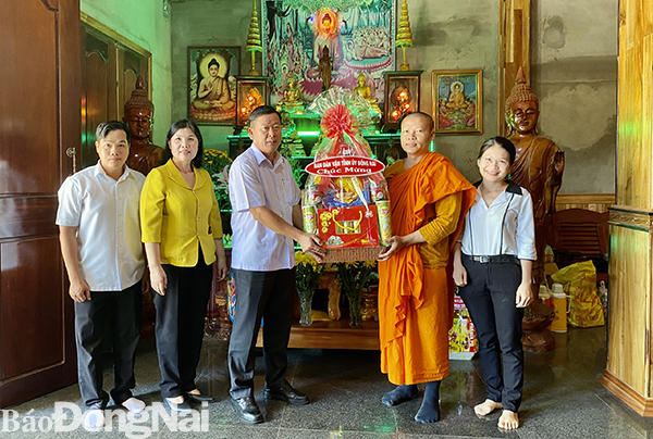 Ủy ban MTTQ Việt Nam tỉnh thăm, chúc Tết cổ truyền Chol Chnam Thmay