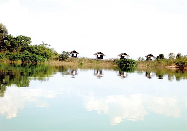 Some bungalows on Robincao's islets