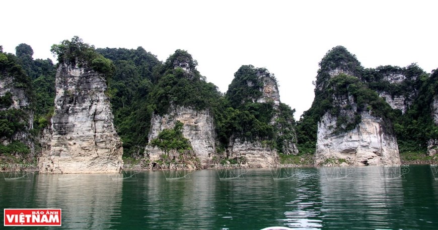 Limestone mountains create a miniature Ha Long in Na Hang. 