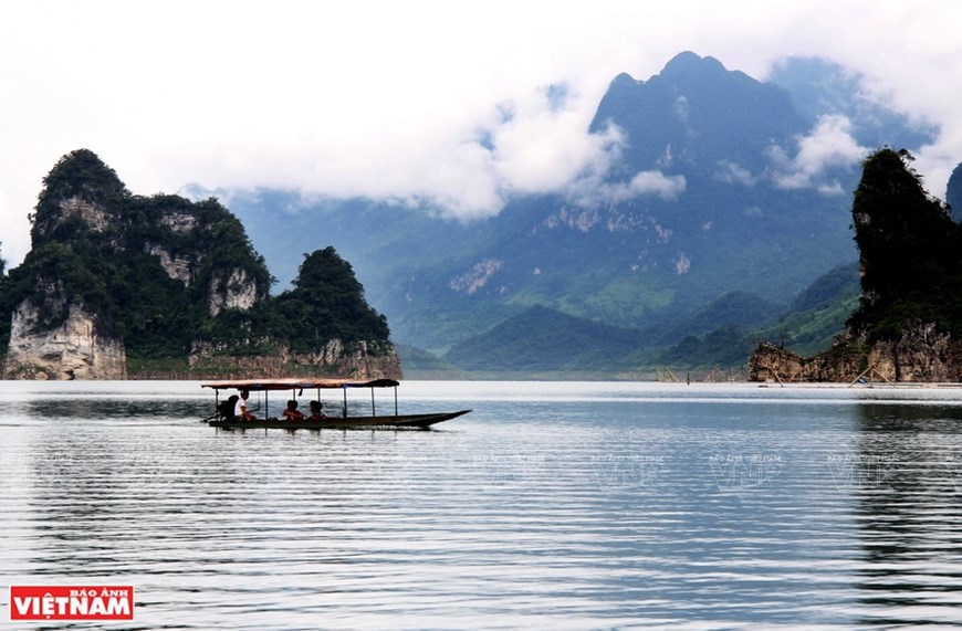 Coming to Na Hang, visitors will be surprised by mountains and poetic messages of nature.