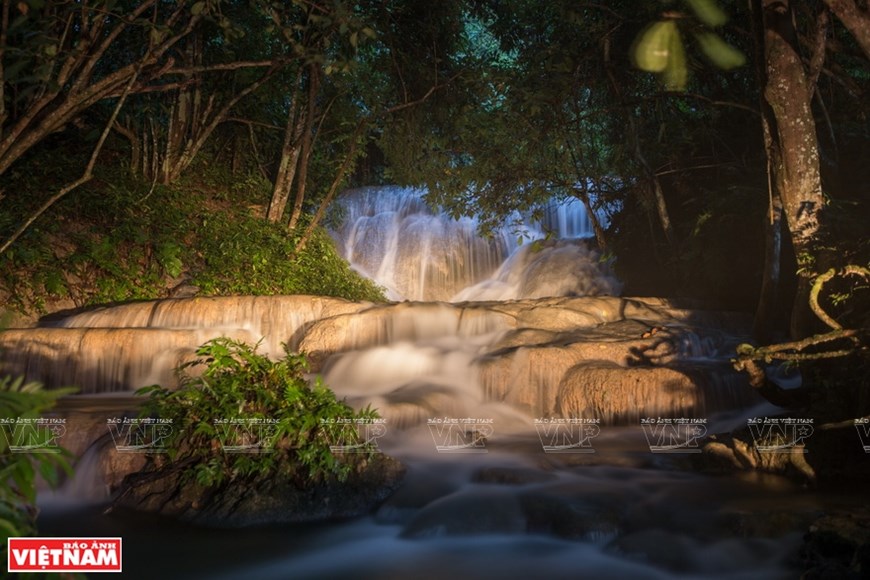 Natural waterfall around the lake basin.