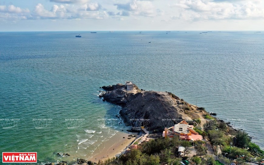 Nghinh Phong cape is the longest cape in the south of Vung Tau. 