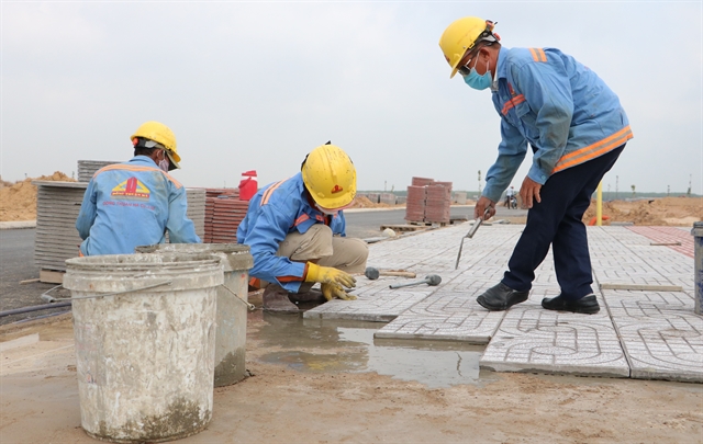 Tiling of pavements in a residential neighbourhood meant for the households having to relocate to make room for the Long Thành International Airport in the southern province of Đồng Nai. — VNA/VNS Photo Công Phong