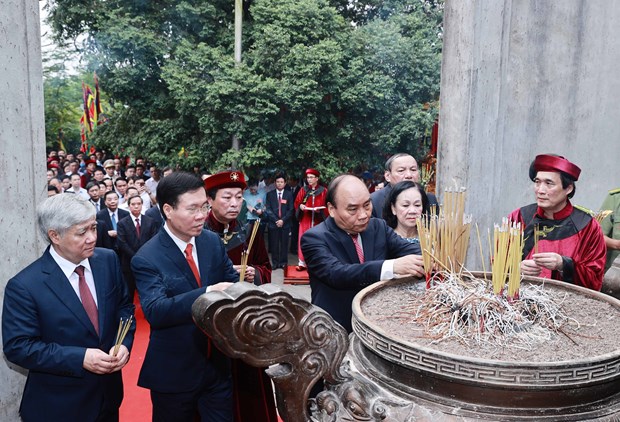 State President offers incense in commemoration of Hung Kings