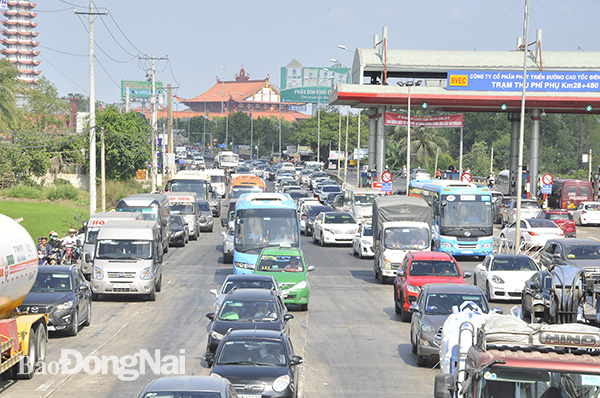 Ùn tắc giao thông nghiêm trọng trên quốc lộ 51 tại Trạm thu phí T2 hướng đi tỉnh Bà Rịa - Vũng Tàu