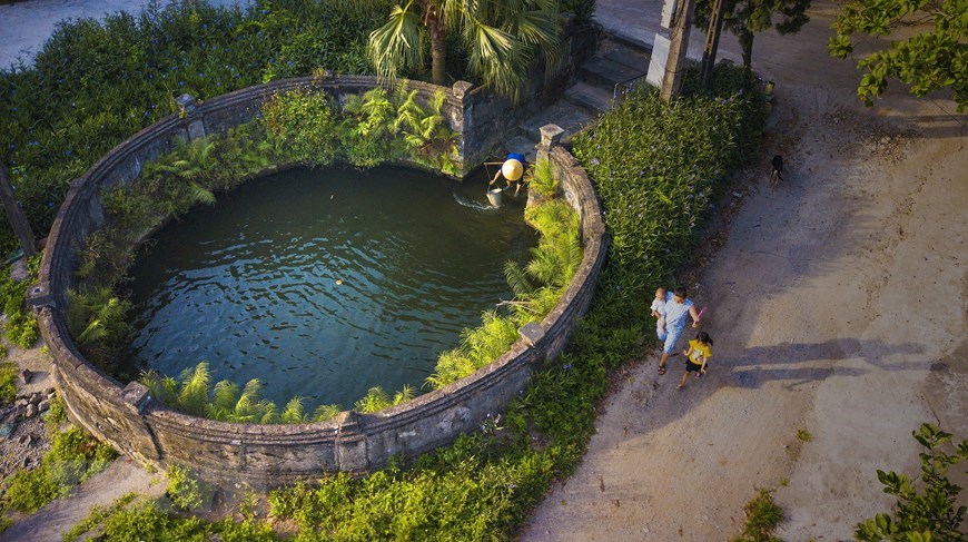 The village well plays an important role in the local people’s spiritual life. In the photo: A water well in the rural district of Hoa Lu, Ninh Binh province.  