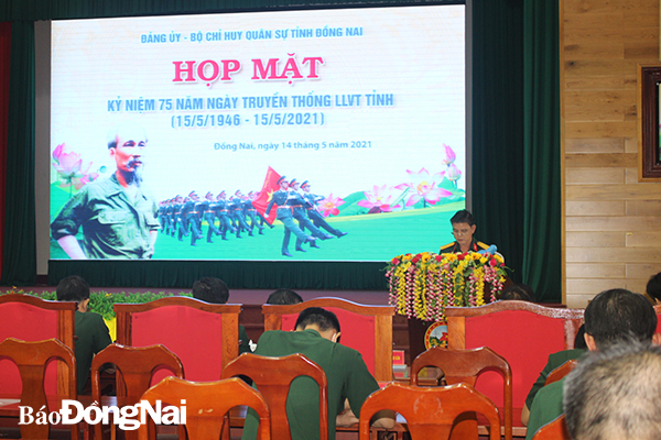 Đại tá Ngô Quang Thuấn ôn lại truyền thống 75 năm tại buổi họp mặt