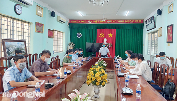 Phó giám đốc Sở Y tế Nguyễn Hữu Tài phát biểu tại cuộc họp