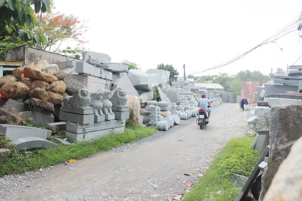 Làng nghề điêu khắc đá Bửu Long (P.Bửu Long, TP.Biên Hòa) tồn tại hàng trăm năm, qua rất nhiều đời, đến nay vẫn được một số người dân địa phương duy trì hoạt động