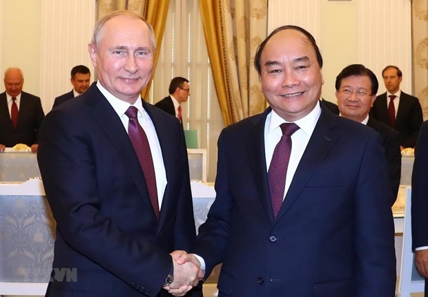 Then Prime Minister Nguyen Xuan Phuc (R) and Russian President Vladimir Putin in a meeting in May 2019. 