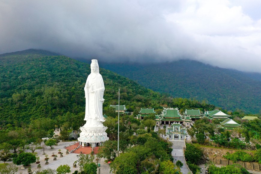 The 67-metre white Guanyin statute and 