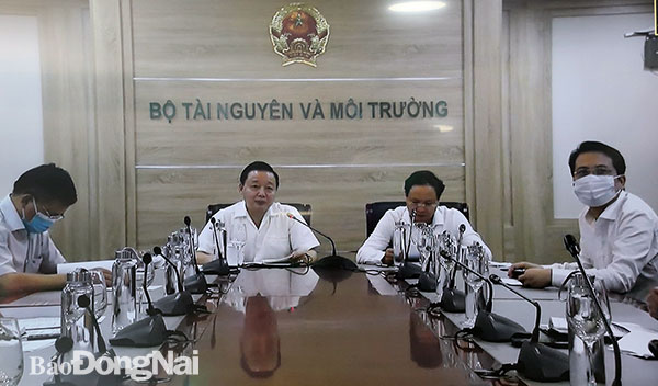 Bộ trưởng Bộ TN-MT Trần Hồng Hà chủ trì cuộc họp trực tuyến
